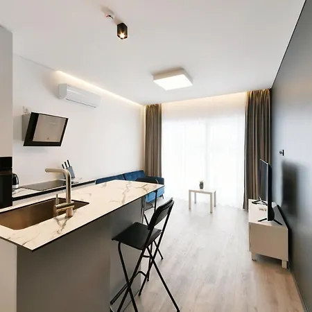 New Stylish With Garden In Good Location Διαμέρισμα *