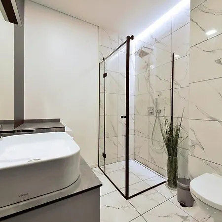 Διαμέρισμα New Stylish With Garden In Good Location